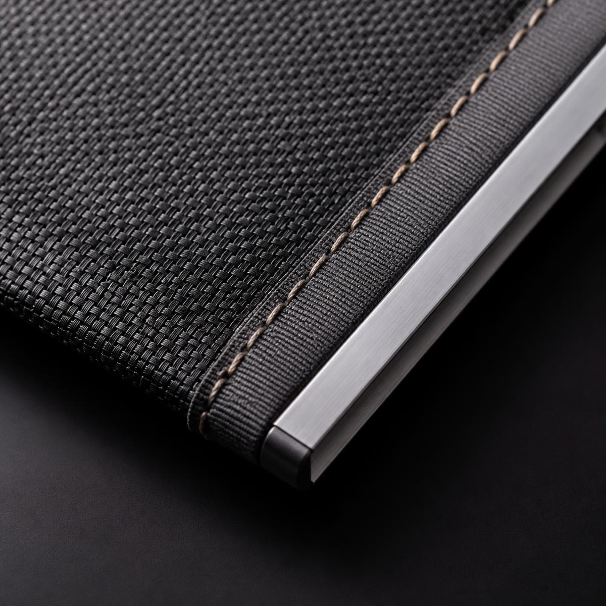 Détail du tissu technique et de la bordure aluminium Panoramic